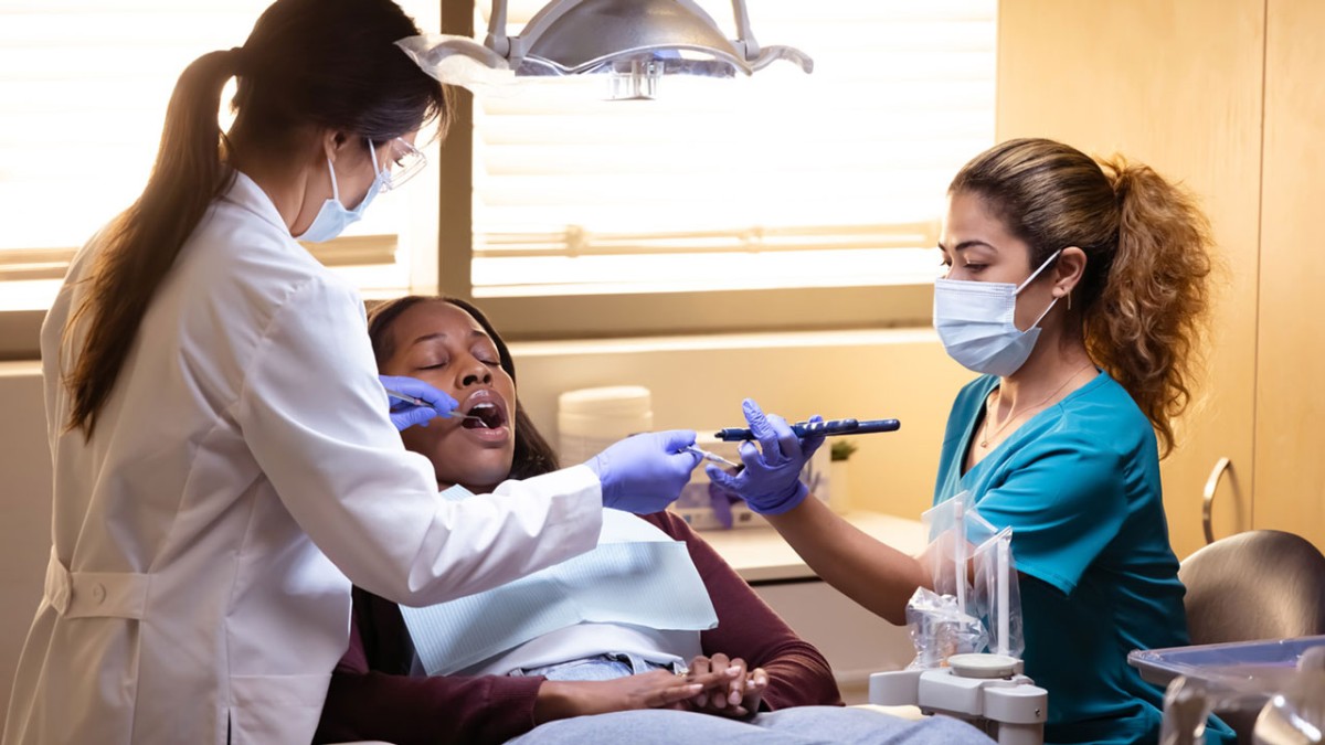 Pros and Cons of Being a Dental Assistant: Is This Career Right for You?